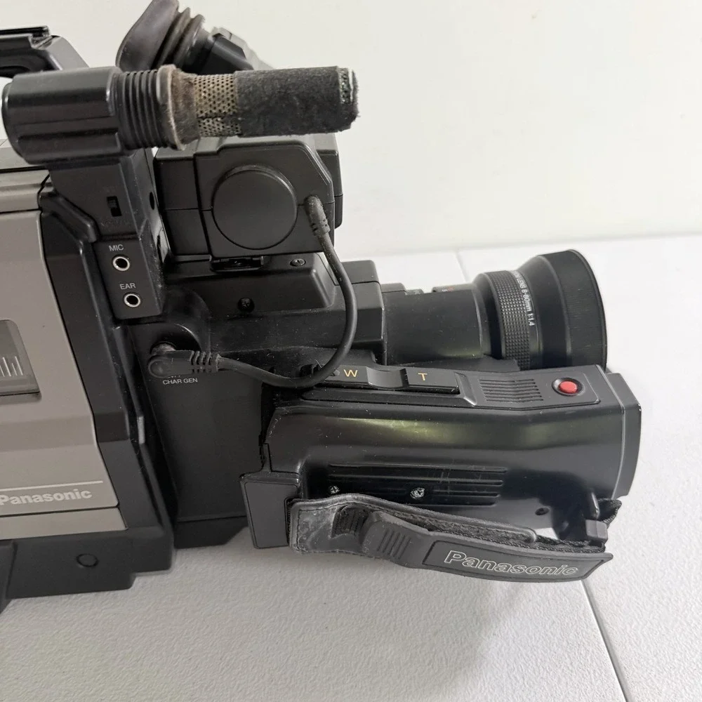 Panasonic AG-450 S-VHS VHS Reporter Movie Camcorder AS IS FOR PARTS READ